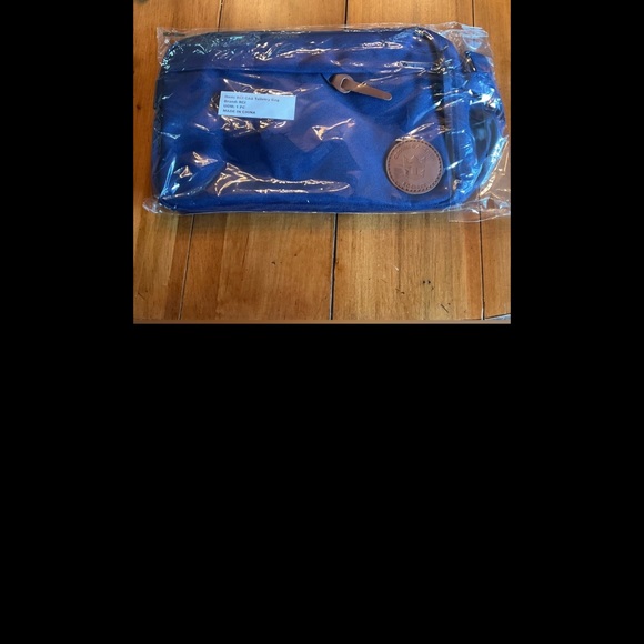 Beautiful New not in Packaging Royal Caribbean Toiletry Bag in Royal Blue - Picture 6 of 6